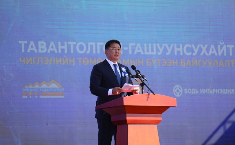 Монгол залуусын хүч хөдөлмөрөөр дэлхийн стандартын төмөр зам ашиглалтад орлоо