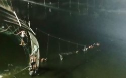 Энэтхэгт гүүр нурж, нас барсан хүний тоо 132 хүрчээ