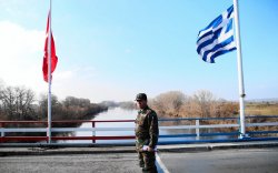 Грек, Туркийн хил дээр 100 орчим нүцгэн цагаач олджээ