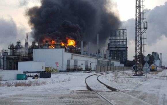 ОХУ: Ангарскийн нефтийн үйлдвэрт гал гарчээ
