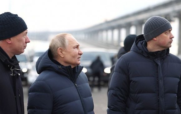 Путин Крымийн гүүрээр зочлов