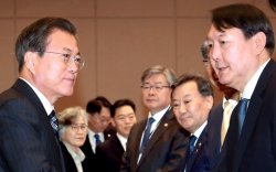 Өмнөд Солонгосын ерөнхийлөгч нарын "зодоон"