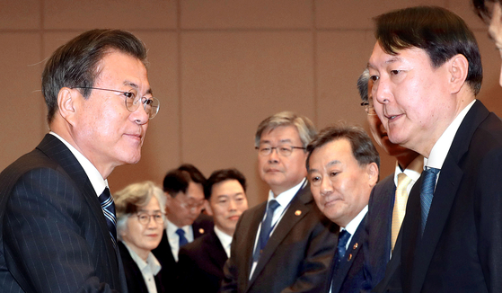 Өмнөд Солонгосын ерөнхийлөгч нарын "зодоон"