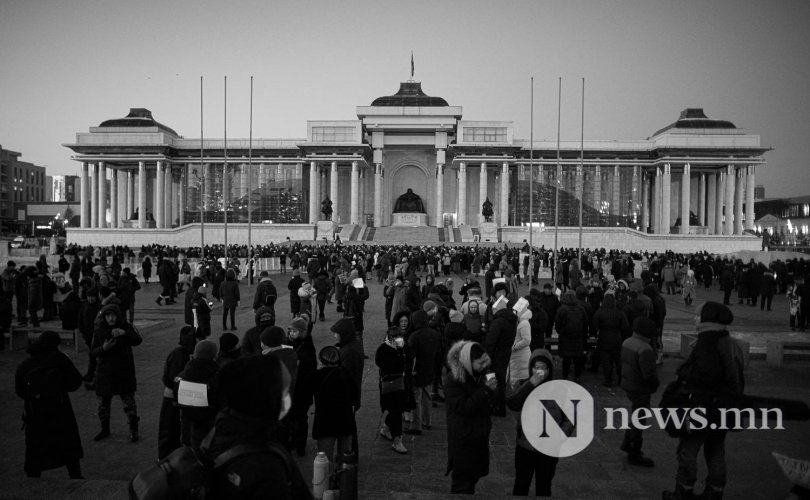 Иргэдийн итгэл үнэмшлийг “худалдахгүй” байхыг улстөрчдөөс шаардая!