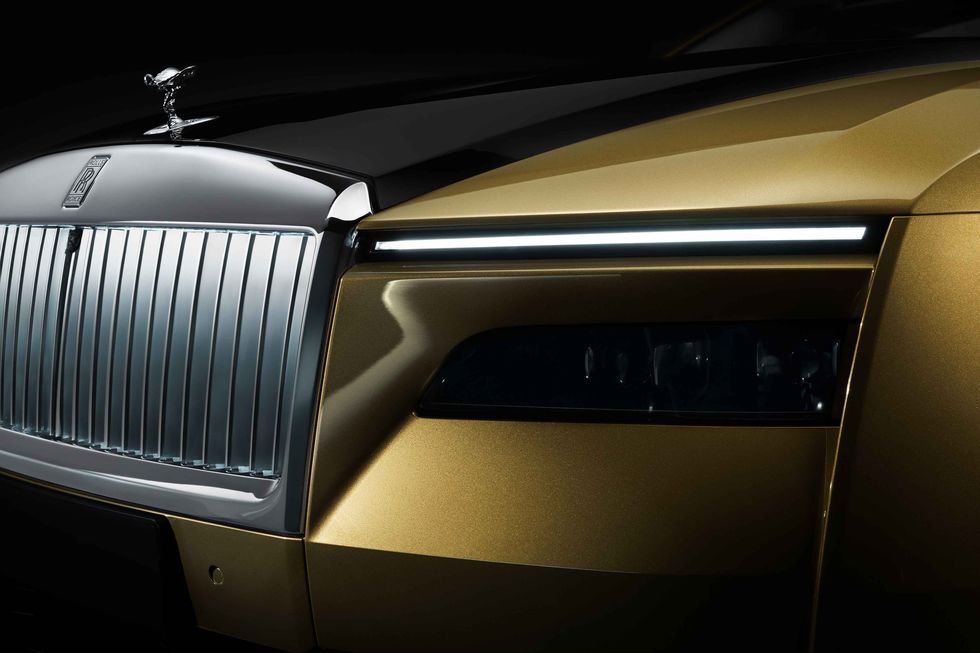 10-spectre-unveiled-the-first-fully-electric-rolls-royce-split-headlights-1666076864