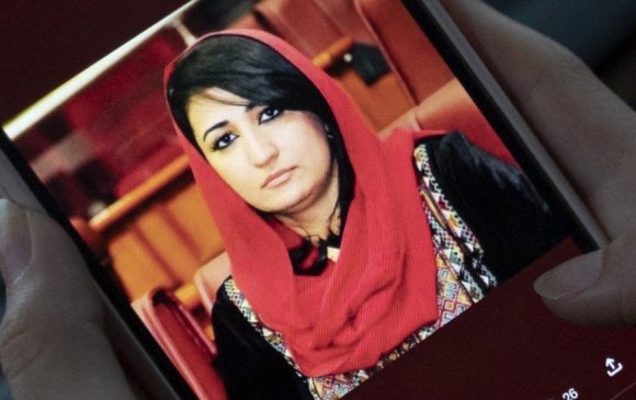 Афганистан: Сүүлчийн эмэгтэй ерөнхий сайд гэртээ буудуулжээ
