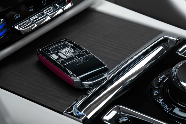 17-spectre-unveiled-the-first-fully-electric-rolls-royce-key-1666076778