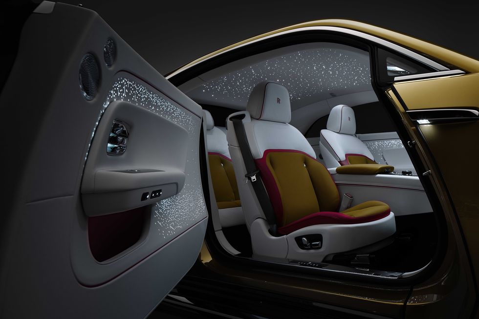 2-spectre-unveiled-the-first-fully-electric-rolls-royce-door-cabin-dark-1666076772