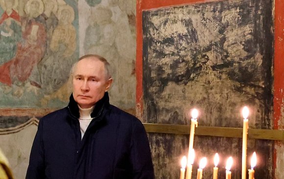 Путин үнэн алдартны шашны баярт ганцаараа оролцов