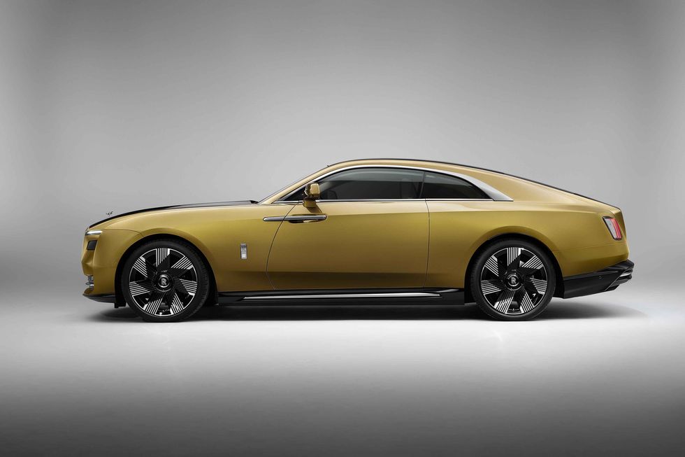 3-spectre-unveiled-the-first-fully-electric-rolls-royce-profile-1666076863