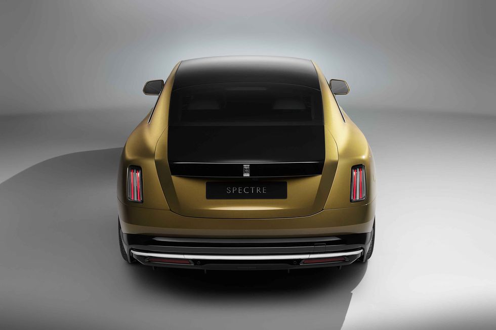 5-spectre-unveiled-the-first-fully-electric-rolls-royce-rear-1666076862