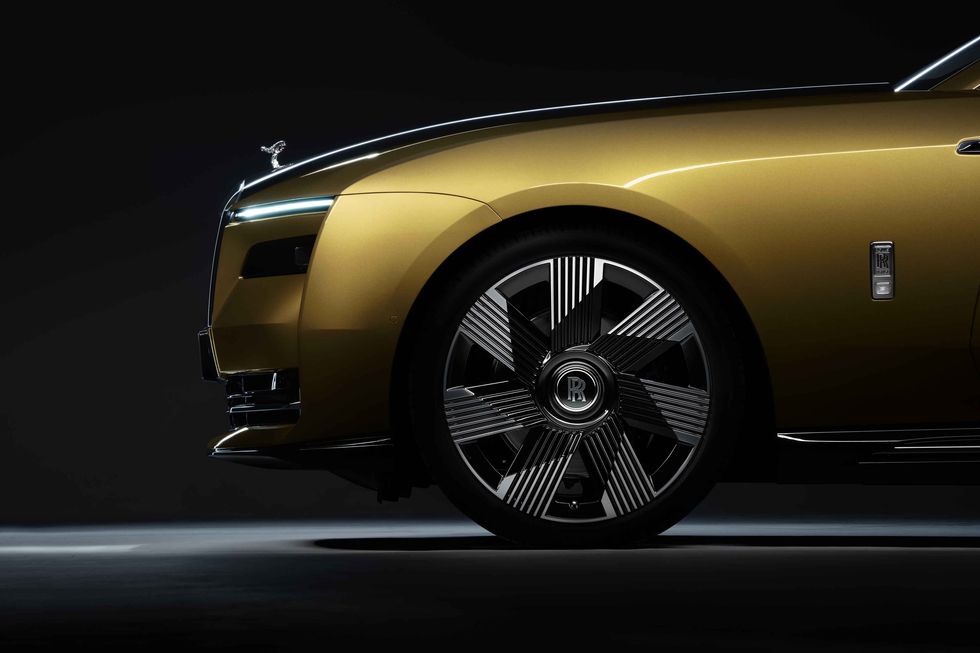 9-spectre-unveiled-the-first-fully-electric-rolls-royce-front-profile-1666076862