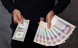 Ираны мөнгөн тэмдэгт үнэгүйдэж, хагас сая риал 1 доллартай тэнцэв