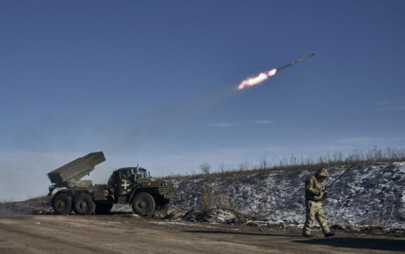 Оросын цэргүүд Украины Соледар хотыг эзэлсэн гэв