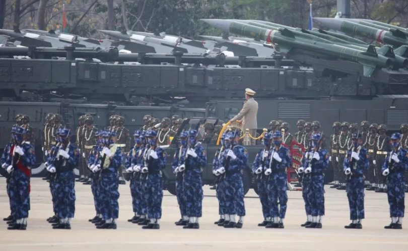 Мьянмарын армийг хэн зэвсэглэдэг вэ?