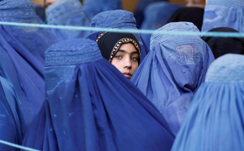 Афган эмэгтэйчүүдийн хоригийг цуцлахаар ажиллаж байна