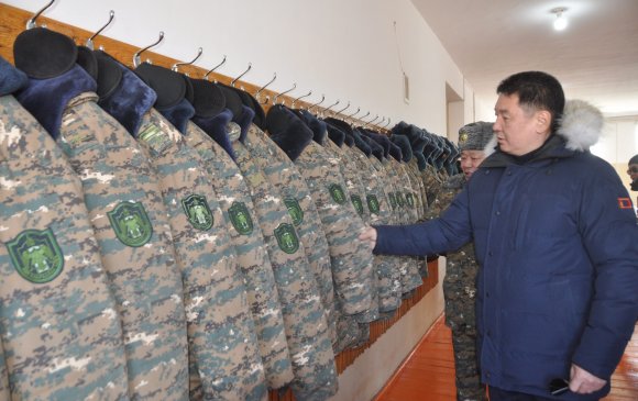 Монгол Улсын Ерөнхийлөгч У.Хүрэлсүх өмнөд хил дээр ажиллаж байна