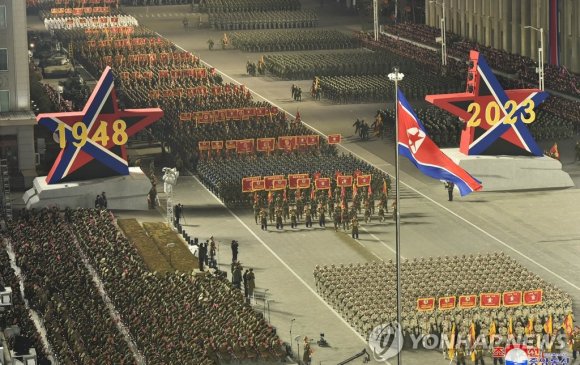 Хойд Солонгосын шөнийн парад