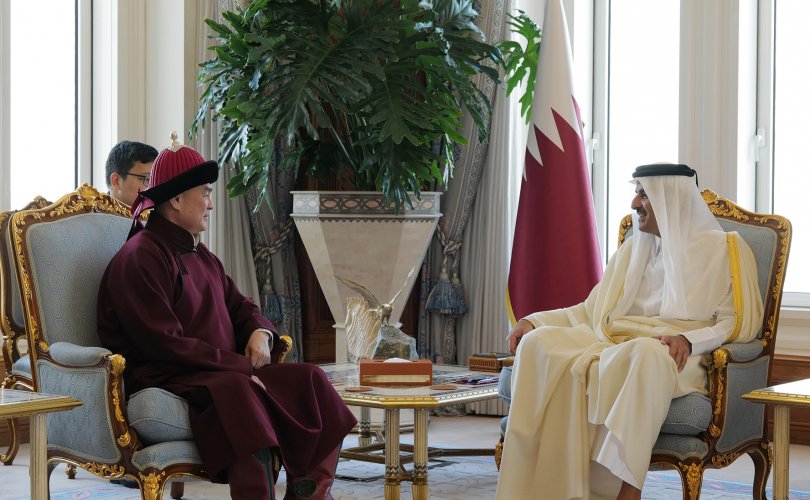 Катар улсад хавсран суух Итгэмжлэх жуух бичгээ өргөн барилаа
