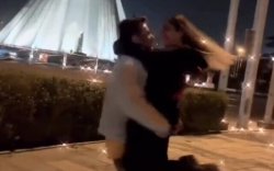 Гудамжинд бүжиглэсэн иран хос 10 жилийн ял авчээ