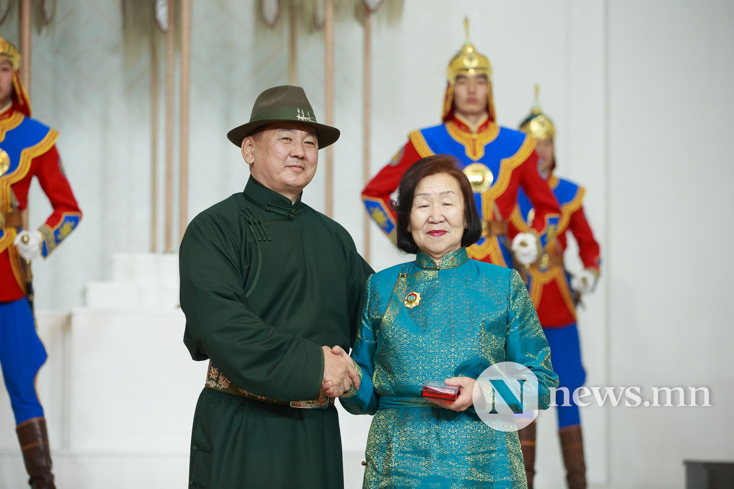 Усан туулай жилийн сар шинийн баярыг тохиолдуулан Монгол Улсын Ерөнхийлөгч У.Хүрэлсүх төрийн дээд цол, одон, медаль гардууллаа (20)