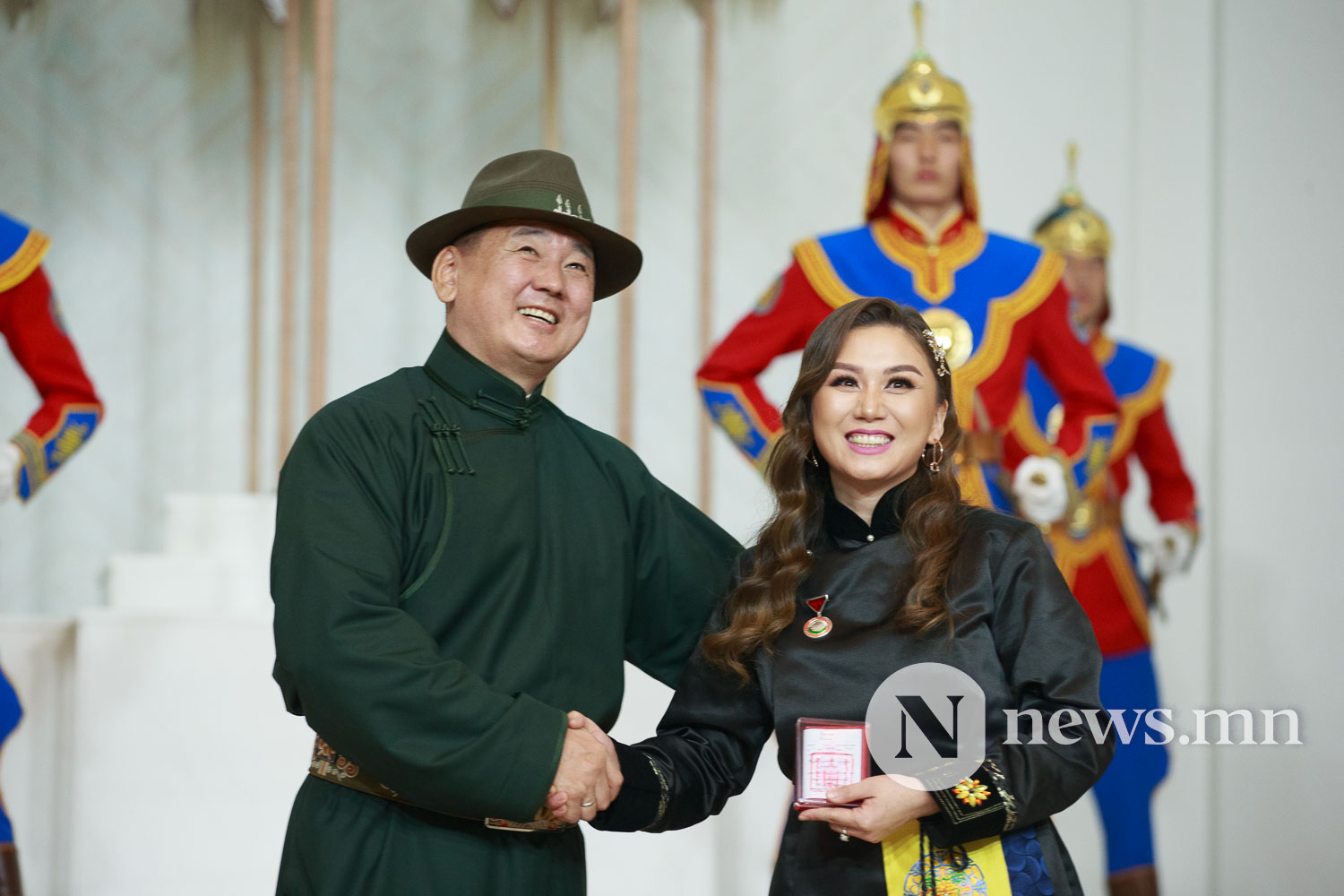 Усан туулай жилийн сар шинийн баярыг тохиолдуулан Монгол Улсын Ерөнхийлөгч У.Хүрэлсүх төрийн дээд цол, одон, медаль гардууллаа (30)