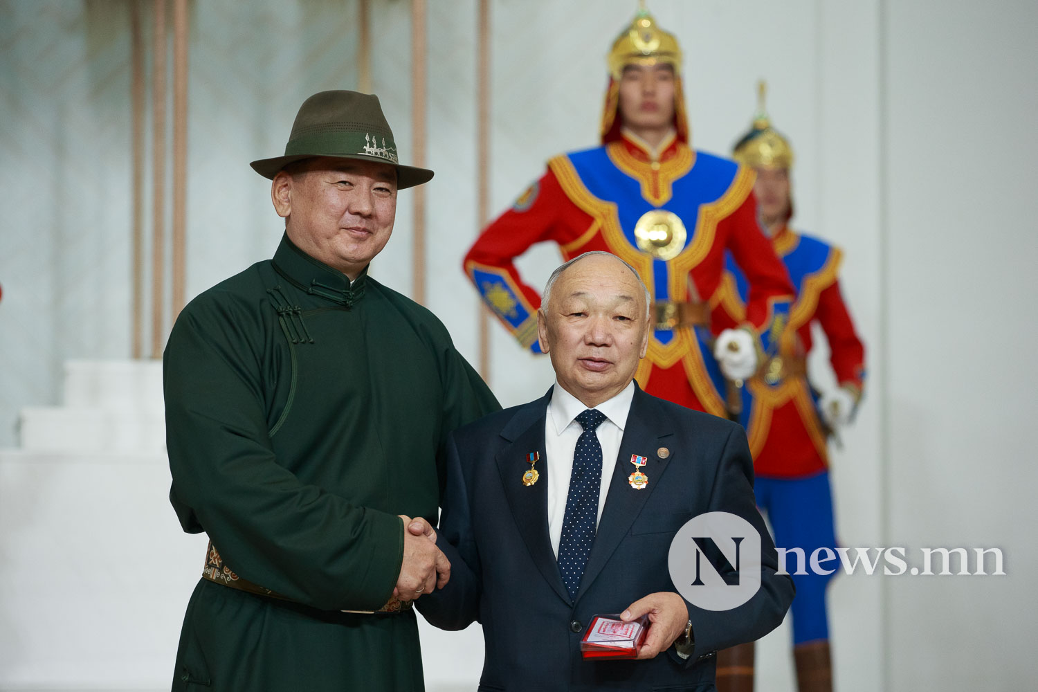Усан туулай жилийн сар шинийн баярыг тохиолдуулан Монгол Улсын Ерөнхийлөгч У.Хүрэлсүх төрийн дээд цол, одон, медаль гардууллаа (5)