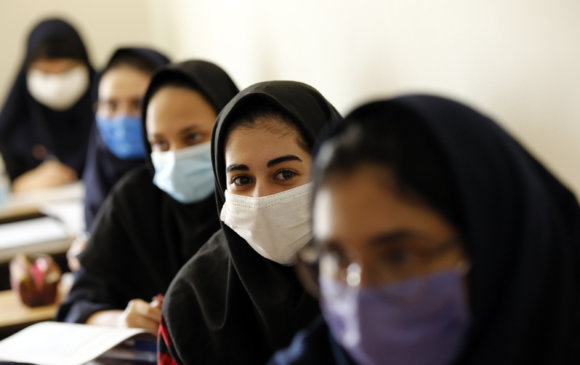 Иран: Хордсон охидын тоо 900 хүрлээ