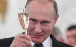 Путин өөрийн нэрээр архи гаргаж, их ашиг олжээ