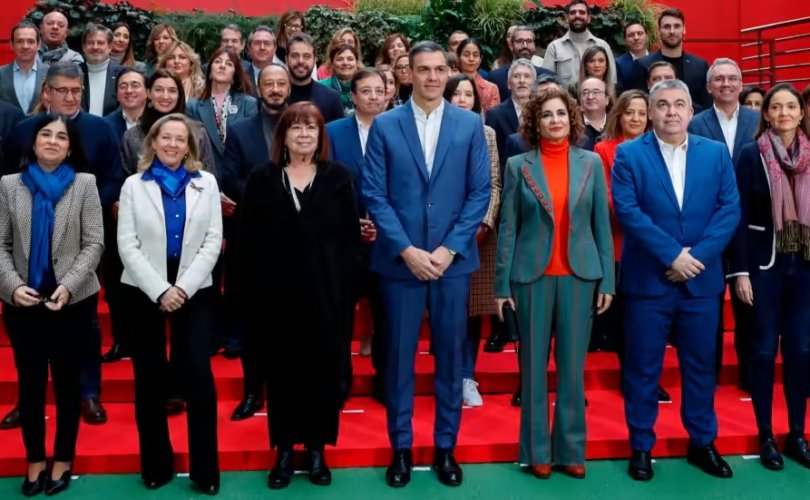 Испанийн засгийн газарт хүйсийн тэгш эрхийг хангах хууль батална