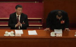 Хятадын ерөнхий сайд Ли Көцян улс төрөөс явлаа