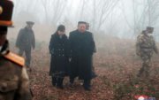 Ким Жон Ун цөмийн сөрөг довтолгооны сургуулилалтыг удирдав