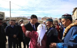 Монгол Улсын Ерөнхийлөгч У.Хүрэлсүх Баян-Өлгий аймгийн иргэн Т.Даргерын гэрт зочиллоо