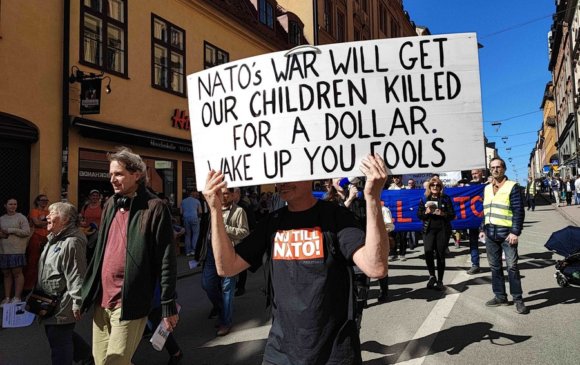 Шведийг НАТО-д элсэхийг эсэргүүцэн жагсчээ