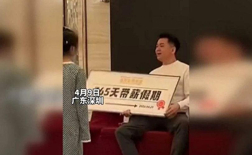 Хятад компанийн ажилчин 365 хоногийн цалинтай амралт хожжээ