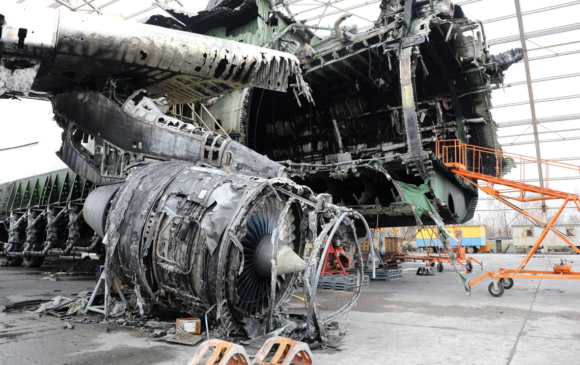Украин: Антонов Ан-225 онгоцоо сэргээн засварлана