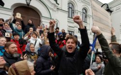 ОХУ: Украин үнэн алдартны сүмийг хавчин шахаж байна
