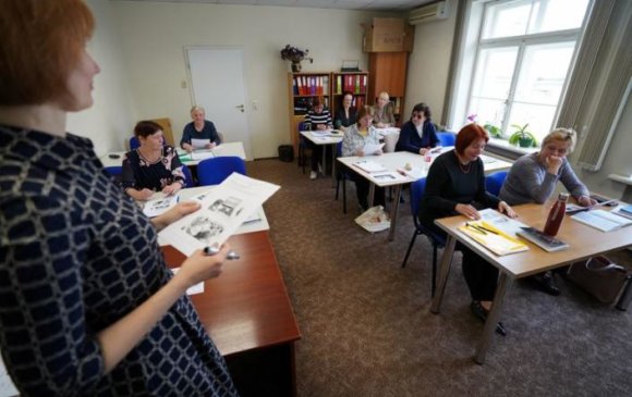 Оросууд Латвиас хөөгдөхгүйн тулд хэлний шалгалт өгч байна