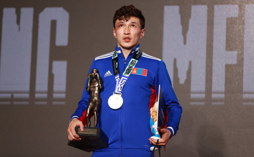 Монголын боксын 14 жил хүлээсэн медалийг Б.Чинзориг авчирлаа