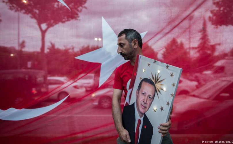 Туркийн сонгууль: Эрдоганы хүч суларсан ч тэргүүлсээр байна