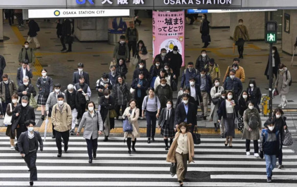 Япон: Бага ангийн 50 сурагч хийнд хорджээ