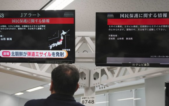БНСУ, Японы иргэд пуужингийн сэрэмжлүүлгээр өглөөг угтав