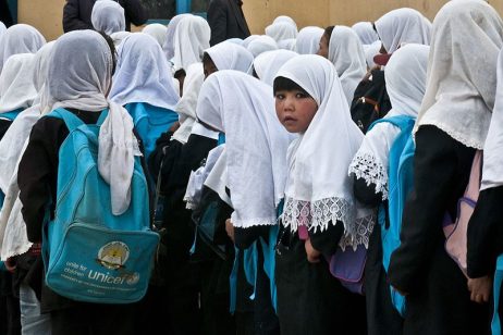 Афганистанд бага сургуулийн 80 охин хорджээ