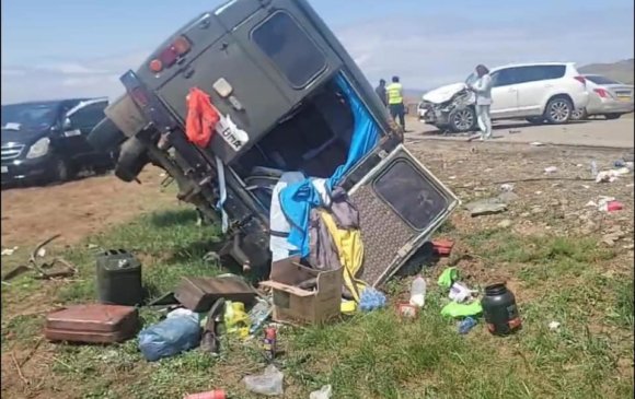 Жуулчид явсан пургон осолдож 2 хүн хүнд гэмтжээ