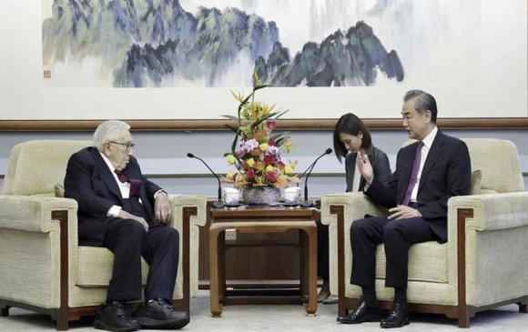 Ван И: Хятадыг хязгаарлах, бүслэх боломжгүй