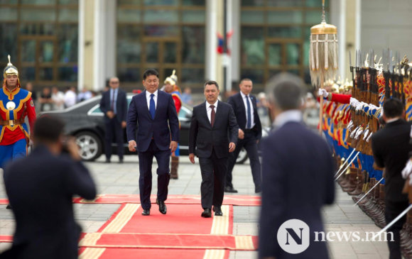 ФОТО: Монгол Улсын Ерөнхийлөгч У.Хүрэлсүх Бүгд Найрамдах Киргиз Улсын Ерөнхийлөгч С.Н.Жапаровыг угтан авлаа