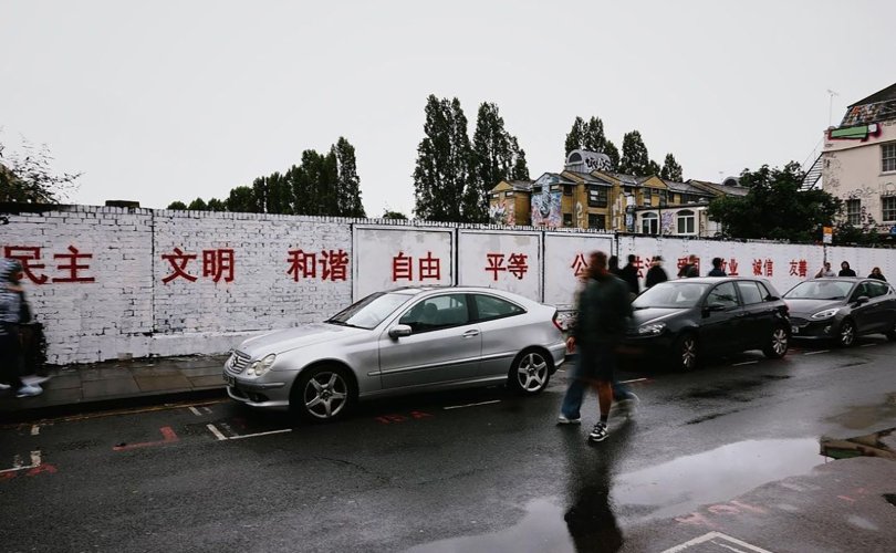 Хятадын суртал ухуулга Лондоны гудамжийг дүүргэв