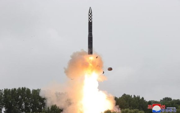 Хойд Солонгосын “Хвасон-18” пуужин Оросынхтой дэндүү адилхан гэв