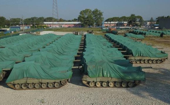 Тоосонд дараатай 100 танк Украин явахаа хүлээж байна
