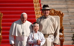 Ерөнхийлөгч У.Хүрэлсүх Ромын Пап Францисыг албан ёсоор угтан авлаа